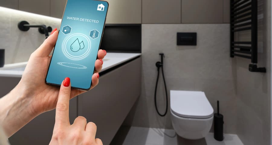 Smartphone app notifies resident of a water problem